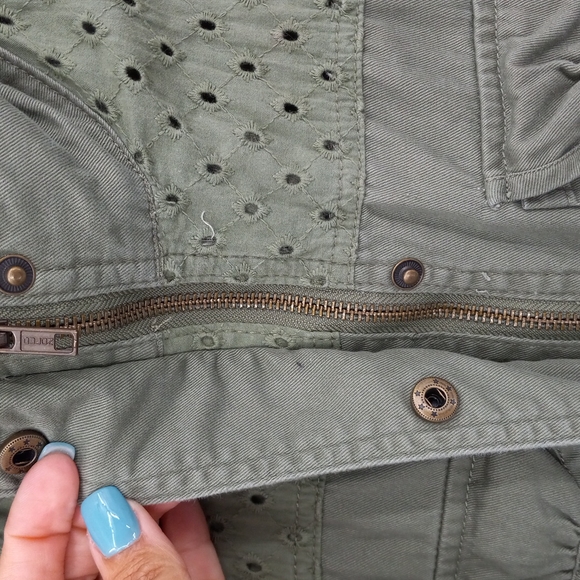 Candies Utility Vest Eyelet Detailing 100% Cotton Zip Burron Front Size Medium - Picture 6 of 9